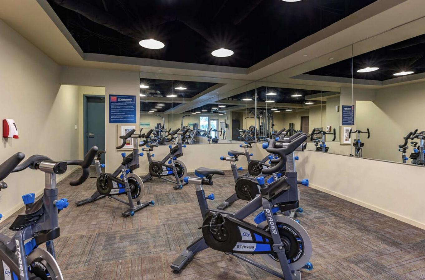 Apartment Landing At Yacht Harbor Club - 1 Bedroom In Hayden Island Neighborhood Network *