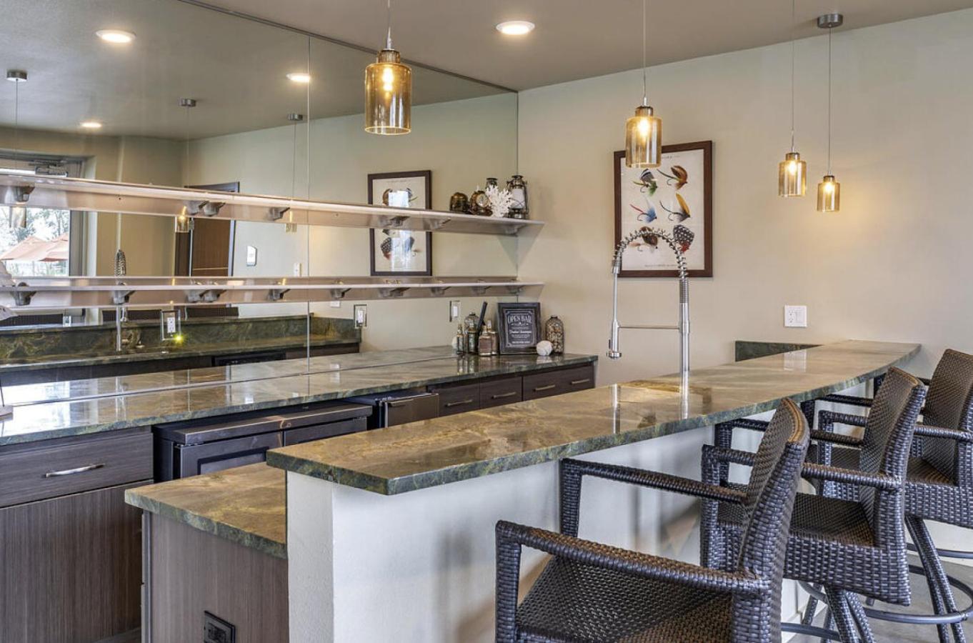 Landing At Yacht Harbor Club - 1 Bedroom In Hayden Island Neighborhood Network Portland